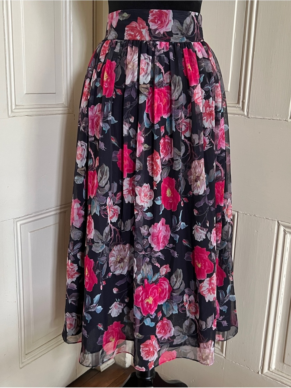 Vtg 80s 90s Picture Me Black Floral Full Midi Skirt - Size XS/S Women’s